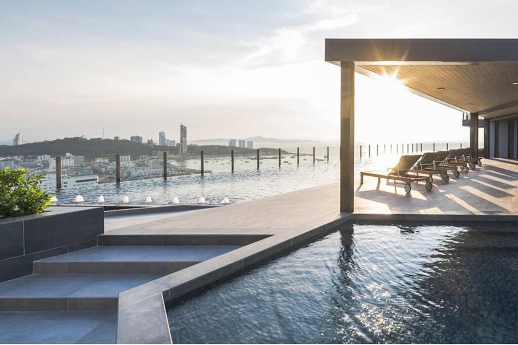 The Base Condo Center Of Pattaya Rooftop Swimming Pool Extérieur photo